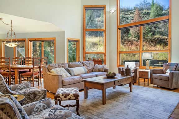 Arrowhead Chalet (570416) - Image 1