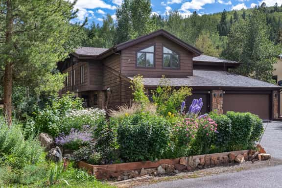 Beaver Den Lodge (884947) - Image 1