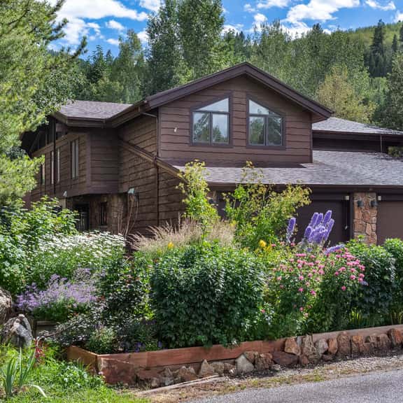 Beaver Den Lodge (884947) - Image 1